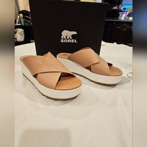 Beautiful natural tan Sorels slip-on wedge sandal size 9 measures 2.5 tall